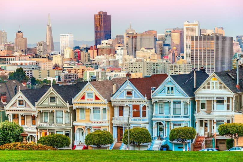 iconic postcard row in san francisco